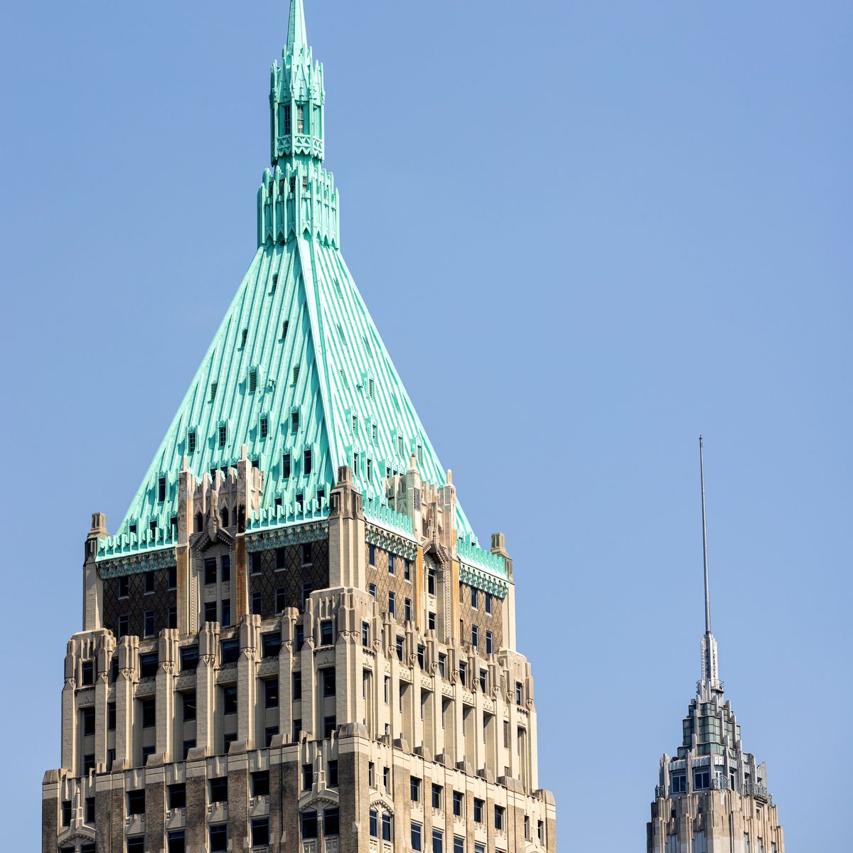 40 Wall Street crown
